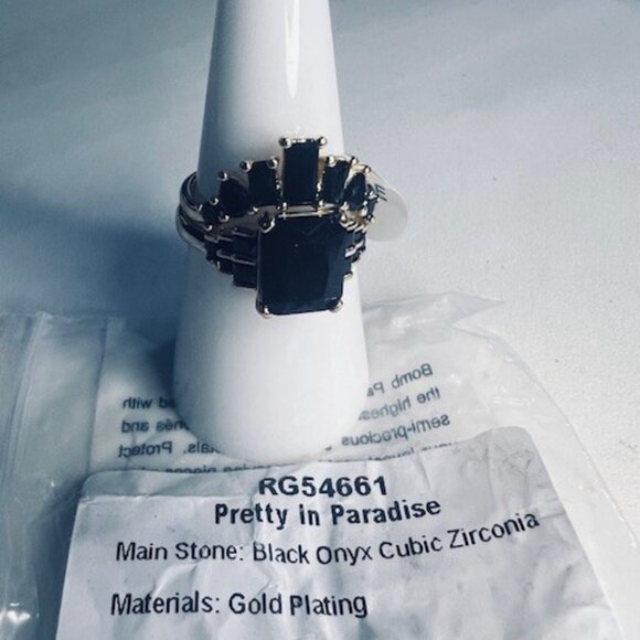 SIZE 8 RINGS - Picture 5 of 6